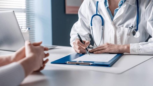 Estudiantes de medicina logran remuneración para su internado tras movilizaciones nacionales