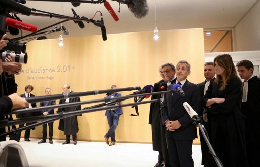 L'incarcération de Nicolas Sarkozy continue d'alimenter le débat politique