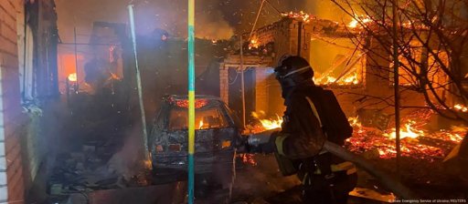 Ataques rusos dejan a miles de hogares sin electricidad en Ucrania