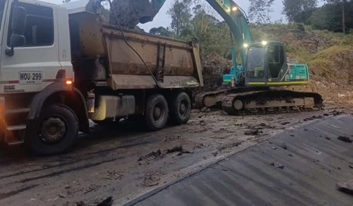 Cierre total en la Vía al Llano por deslizamientos en Chipaque