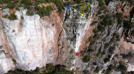 Risco de queda de bloco rochoso na Arrábida força encerramento de estrada e expõe lentidão das autoridades