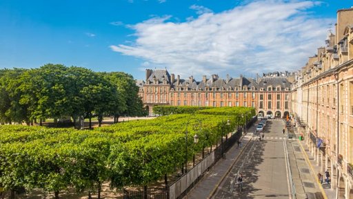 Un projet de logements sociaux sur la Place des Vosges suscite la controverse