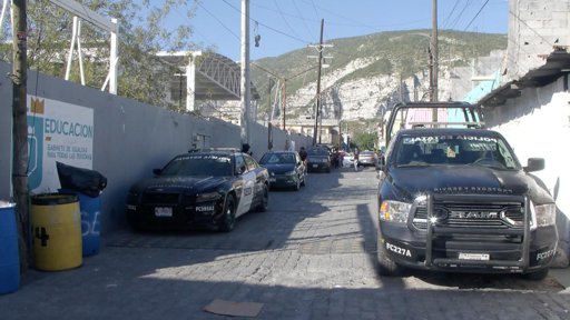 Alumno con presunta arma de fuego genera movilización policiaca en secundaria de Monterrey