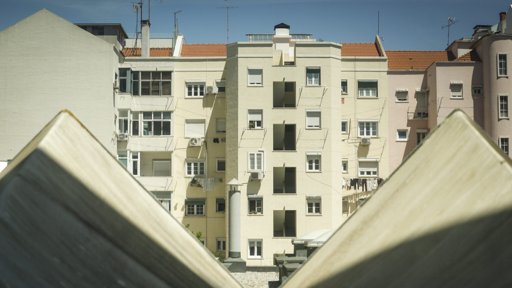 IHRU Nega Atrasos nos Apoios mas Admite Constrangimentos e Lento Aumento da Habitação Pública