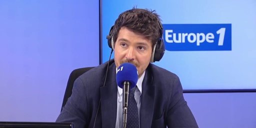 L'isolement d'Emmanuel Macron et les critiques au sein de son propre camp