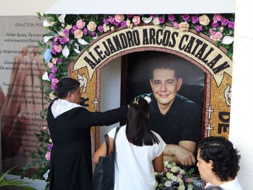 Miles marchan en Uruapan para exigir justicia por el asesinato del alcalde Carlos Manzo