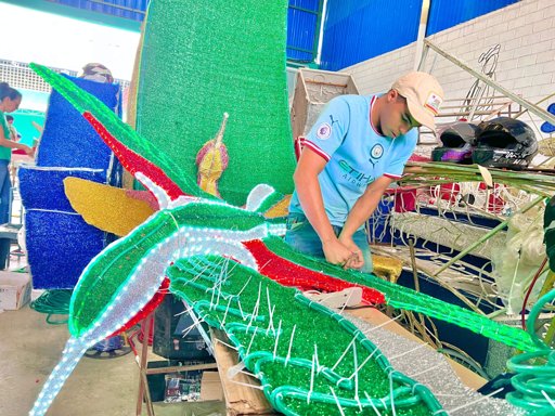 Artesanos ibaguereños son los protagonistas en la construcción del alumbrado navideño 2025