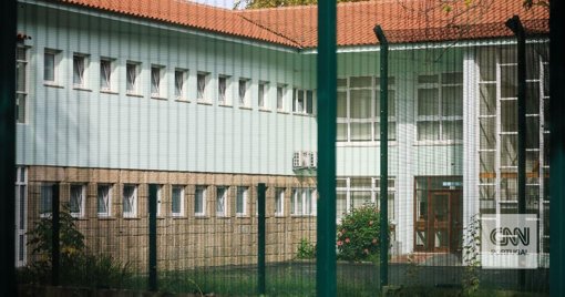 Ameaça de greve dos guardas prisionais força transferência de reclusa