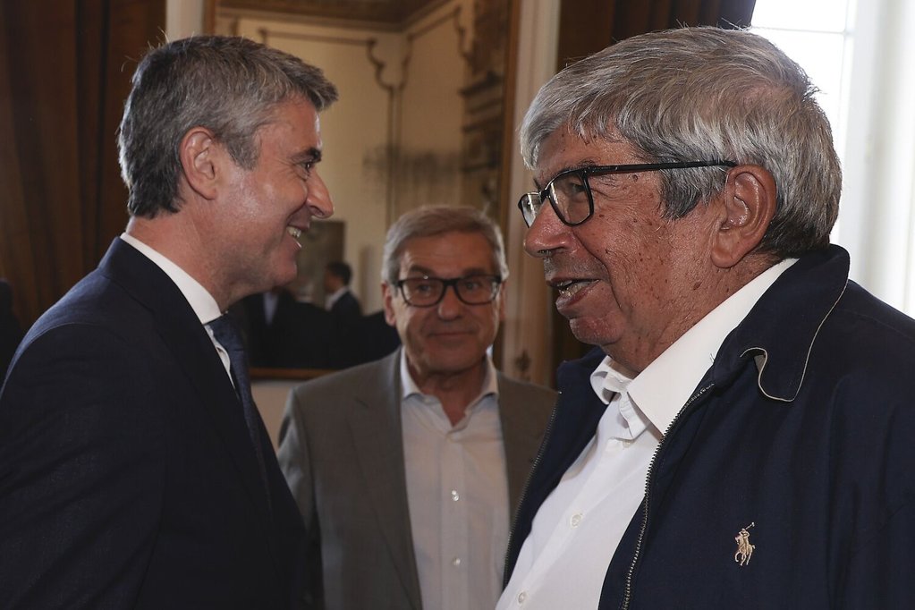 José Luís Carneiro Cria Conselho Estratégico com Figuras Históricas e Ex-Vice do CDS