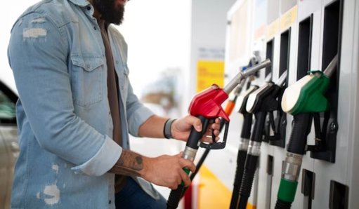 Precio de la gasolina se estabiliza en $16.000, pero acumula alza del 74% desde 2022