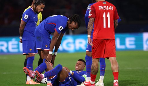 Kylian Mbappé enciende las alarmas en Francia por una molestia en el tobillo