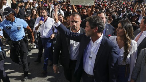 Confronto de André Ventura com Manifestantes Imigrantes Gera Crise Política