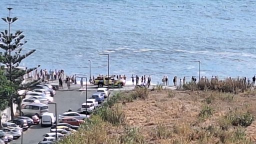 Homem morre na Praia Formosa após ser encontrado inanimado no mar