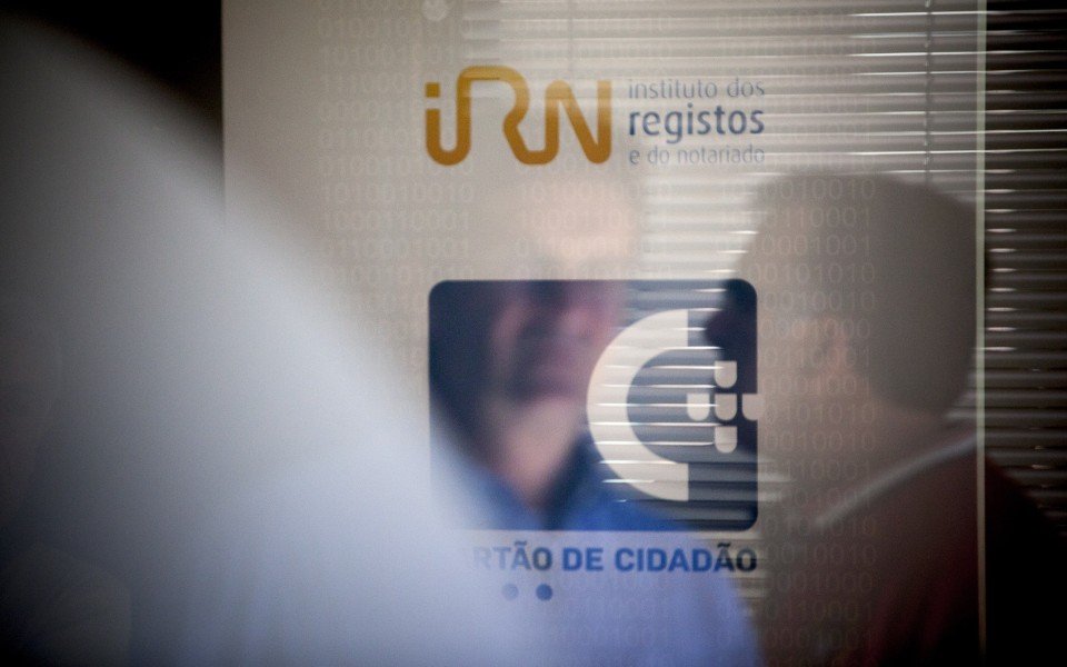 Falhas no Sistema de Emissão de Passaportes Geram Constrangimentos e Tensão