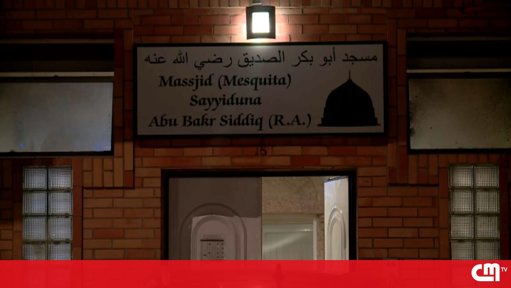 Homem Armado com Duas Facas Semeia o Pânico em Mesquita na Damaia