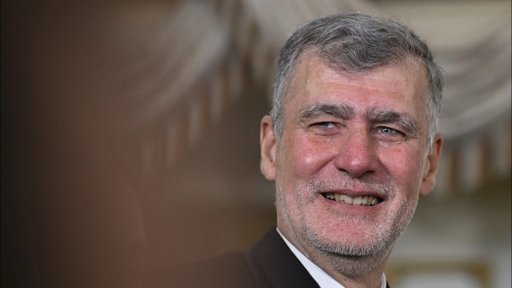 Gouveia e Melo Reafirma-se como Candidato Independente Contra a Partidarização