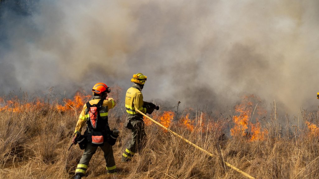 Aldeias Evacuadas e Cercadas por Chamas nos Distritos de Viseu, Guarda e Coimbra
