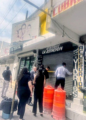 Aseguran más de 14 mil autopartes robadas en cateo a negocio en Monterrey