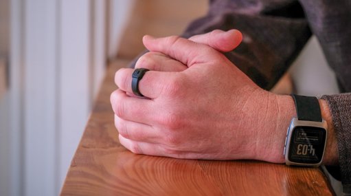 Pebble revient avec l'Index 01, une bague connectée minimaliste pour capturer les idées