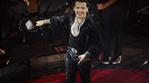 Nodal, Aguilar y Álvarez Desatan Euforia y Controversia en las Fiestas de Octubre