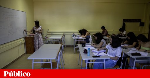 Falhas Burocráticas no Apoio à Deslocação de Professores Geram Controvérsia
