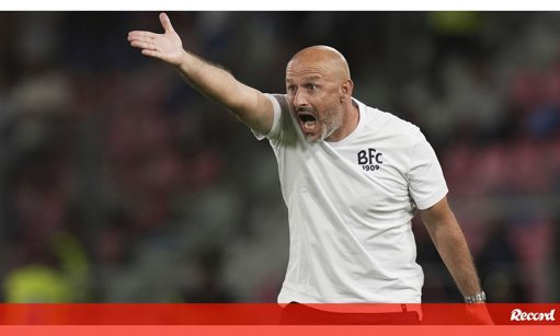 Treinador do Bolonha hospitalizado antes de jogo da Liga Europa