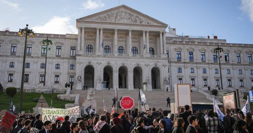 Estudantes do Ensino Superior Manifestam-se Contra Aumento das Propinas