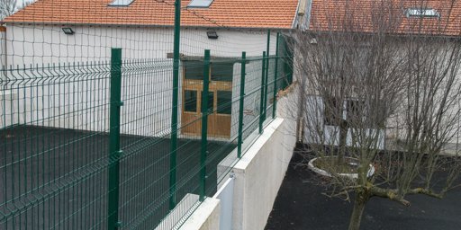 Le gouvernement réforme la justice des mineurs et lance des fouilles massives en prison