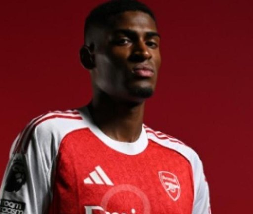 El caso Cristhian Mosquera: el debate por el joven central del Arsenal que podría jugar para Colombia