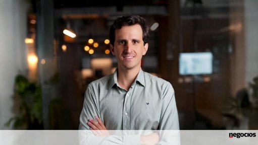 Jovens portugueses preferem ações e ETFs ao imobiliário, revela estudo da Revolut