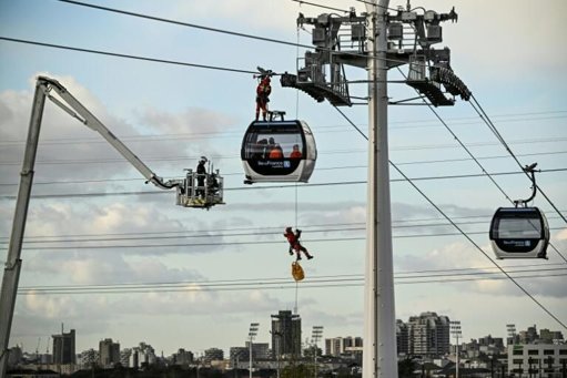 Exercice d'évacuation grandeur nature sur le Câble C1, premier téléphérique urbain d'Île-de-France