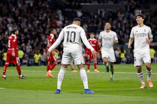 Mbappé Iguala Recorde de Golos de Ronaldo e Presta Homenagem