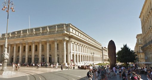 Accusations de Racisme au Café Le Régent : 17 Salariés Portent Plainte Contre Leur Patron