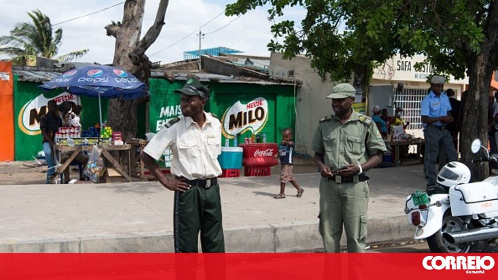 Alunos em Moçambique protestam contra taxas escolares com vandalismo