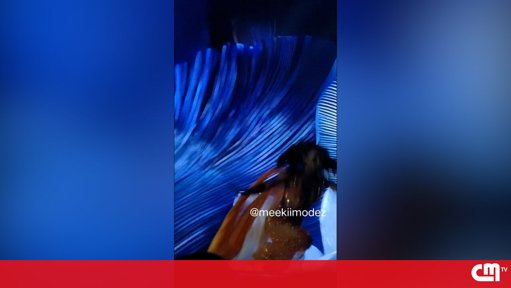 Queda Aparatosa da Miss Jamaica Marca Concurso Miss Universo