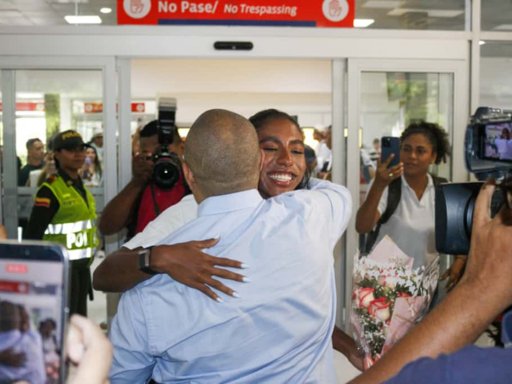Heroína Vallenata: Natalia Linares Regresa a Casa Tras Conquista Mundial y Recibe la Medalla de Honor al Mérito