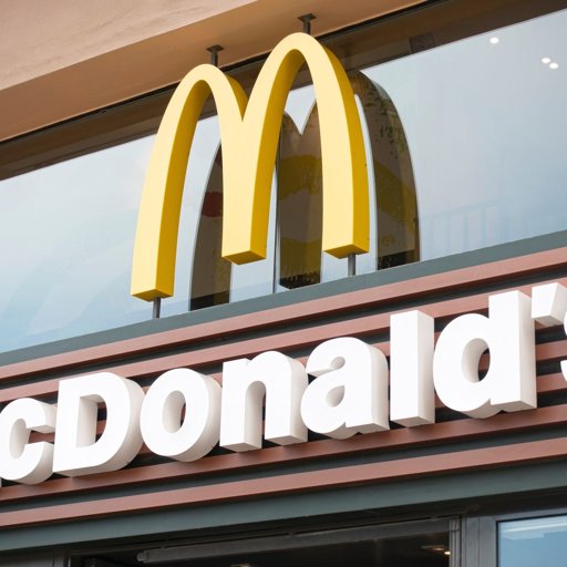 "Happy Doggy" : McDonald's Cible les Propriétaires de Chiens avec une Opération Virale Inédite