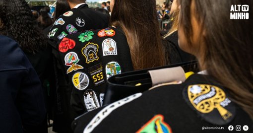 Municípios Reforçam Apoio ao Ensino Superior com Bolsas de Estudo