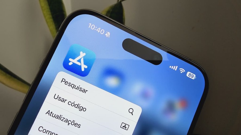 Elon Musk acusa Apple de favorecer OpenAI e ameaça com processo judicial