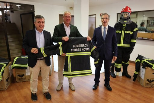 CIM do Médio Tejo entrega equipamentos de proteção individual a bombeiros da região