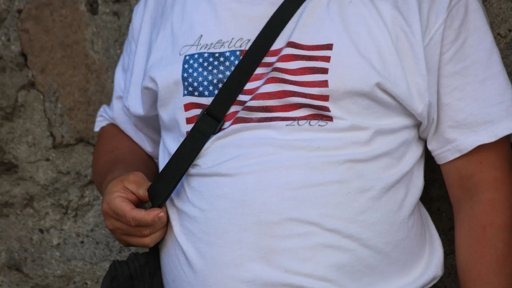 Administração Trump endurece política migratória com novas proibições de viagem e suspensão de naturalizações