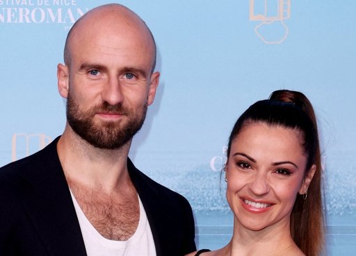 François Alu dévoile un cliché choc de son visage, révélant son combat contre le psoriasis