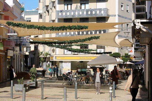 Portimão Apoia 7.500 Alunos com Vales de Compras para Dinamizar Comércio Local