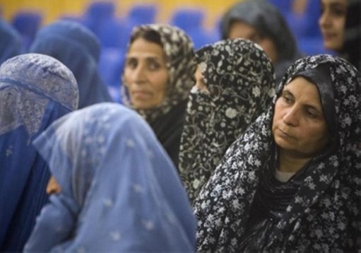 Partido de Giorgia Meloni Propõe Proibição do Véu Islâmico em Itália