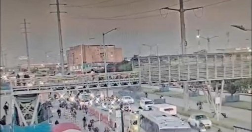 Policía fuera de servicio se convierte en héroe al evitar un suicidio en la Terminal del Sur de Bogotá