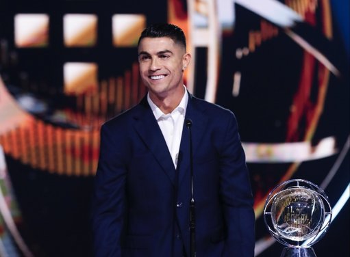 Ronaldo Recebe 'Globo Prestígio' e Reflete sobre Futuro e Devoção à Seleção