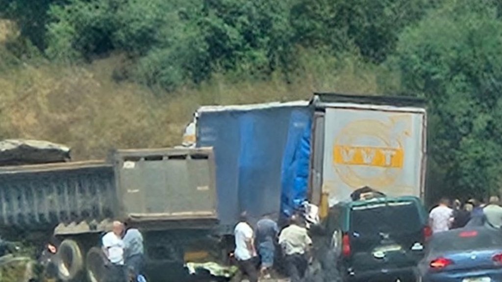 Colisão entre camiões e ligeiro provoca dois feridos graves e corta IC2 em Coimbra