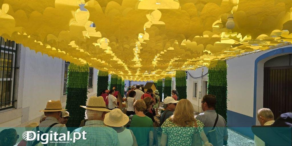 Ruas Floridas de Redondo atraem multidões com arte popular e tradição