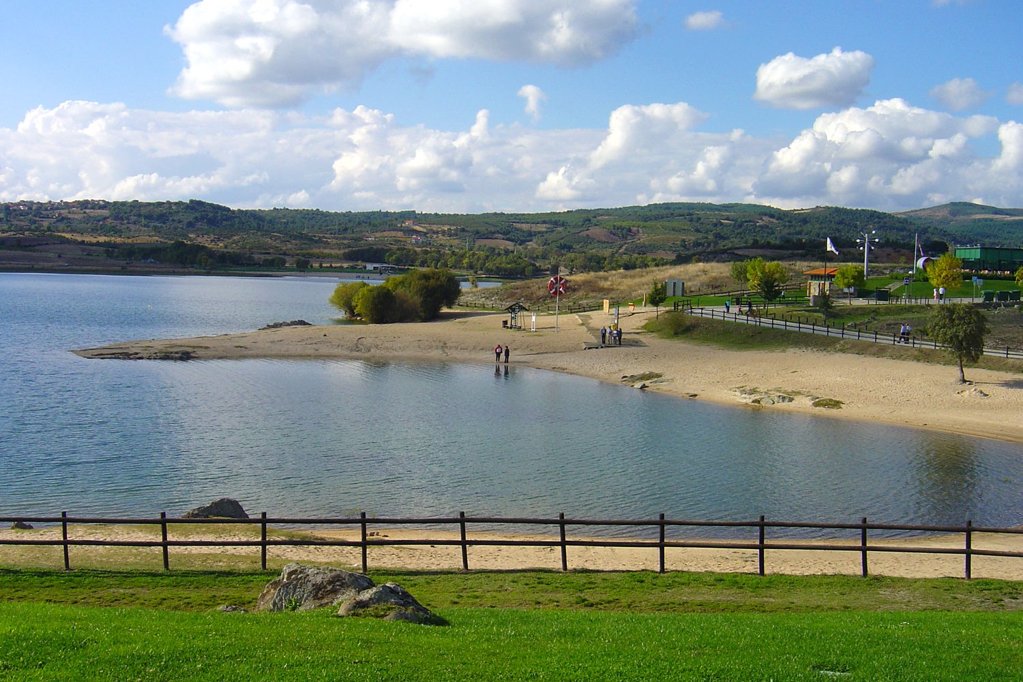 Praia Fluvial no Azibo Interditada a Banhos por Contaminação com Bactérias