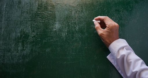 Aposentação de Docentes e a Persistente Carência de Professores